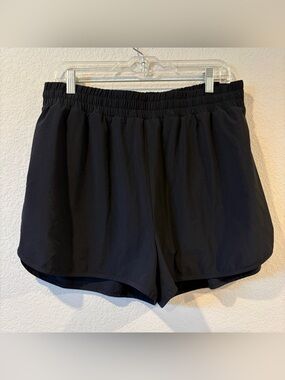 Beyond Yoga Women’s Black In Stride Lined Short - Est L